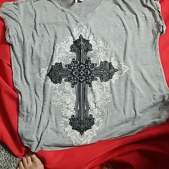 Tshirt - Picture 2 of 3